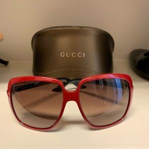 Gucci sunglasses VGUC work only a few times.